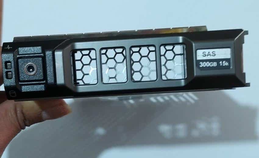 Bandeja / Bahía de Disco Duro | 0F238F | CN-0F238F-71070-022-4327-A00 | DELL | SAS / SATA | 300Gb 15K RPM | 3.5" — imagen 2