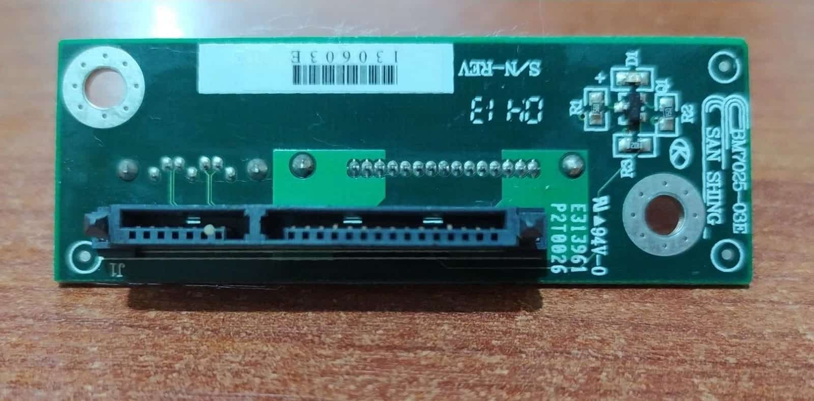 Adaptador | BM7025-03E | E313961 | P2T0026 | SN-REV 130603E | SAN SHING | SATA a SAS — imagen 3