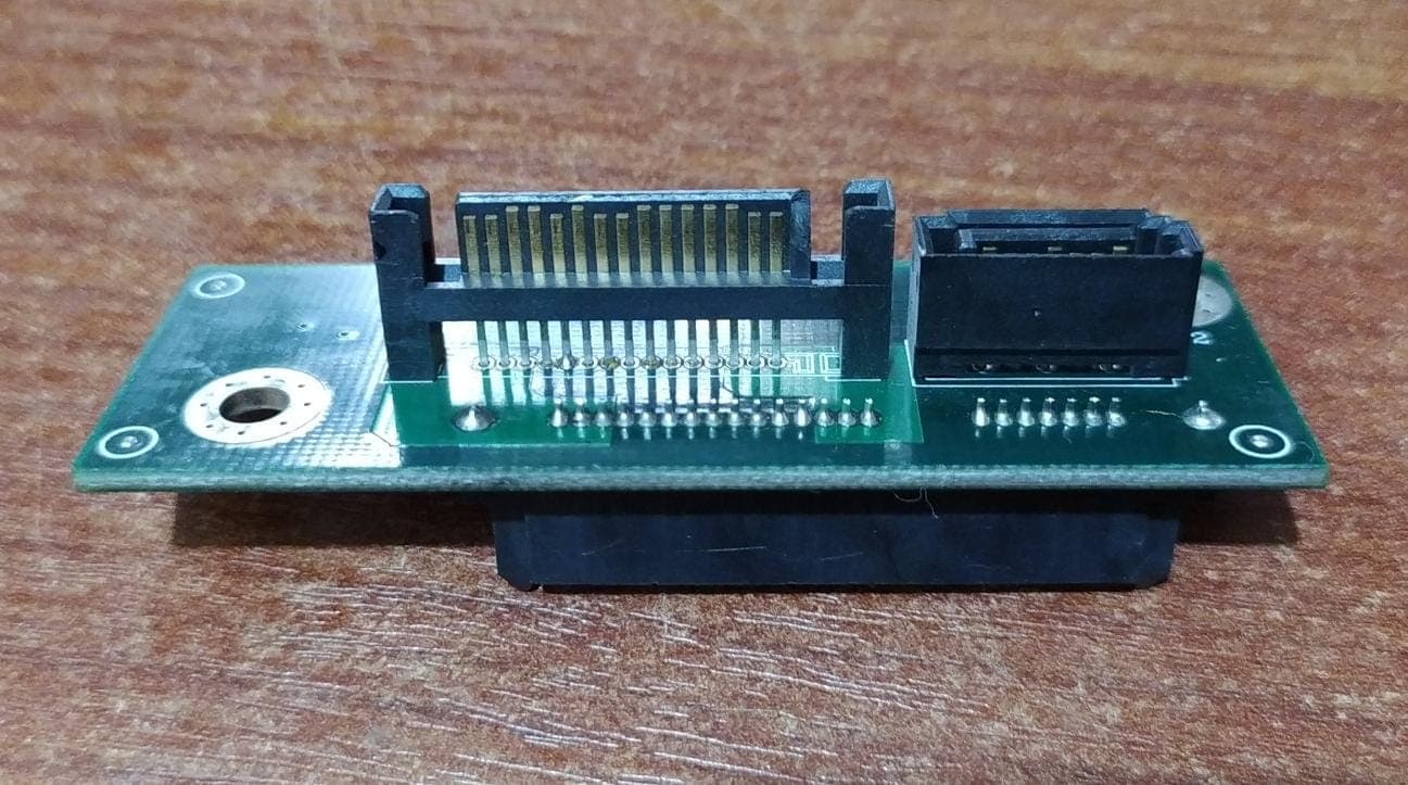 Adaptador | BM7025-03E | E313961 | P2T0026 | SN-REV 130603E | SAN SHING | SATA a SAS — imagen 4