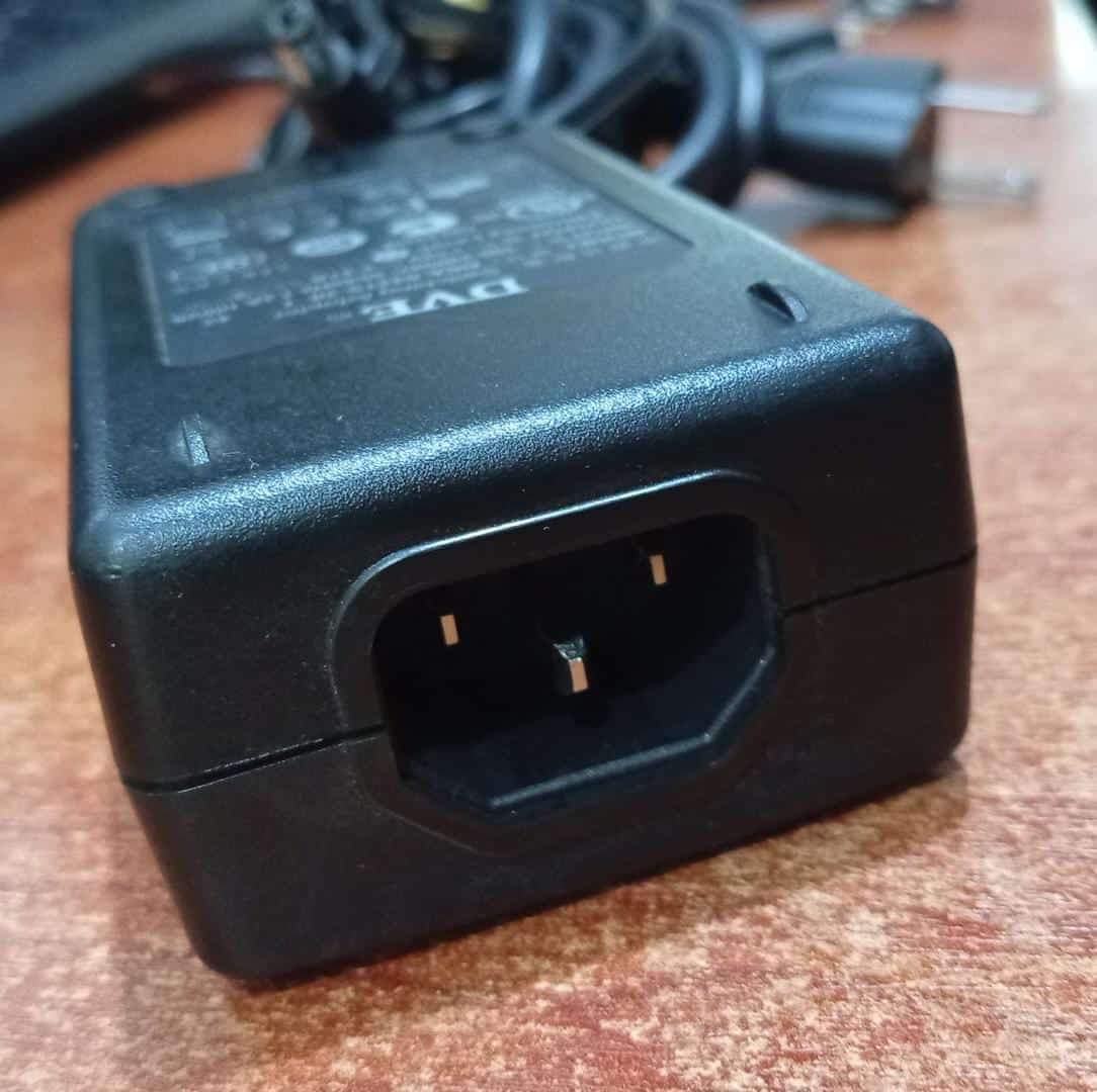 Adaptador de Corriente DVE 19V 2.21A | Modelo DSA-0421S-20 | Seminuevo — imagen 2