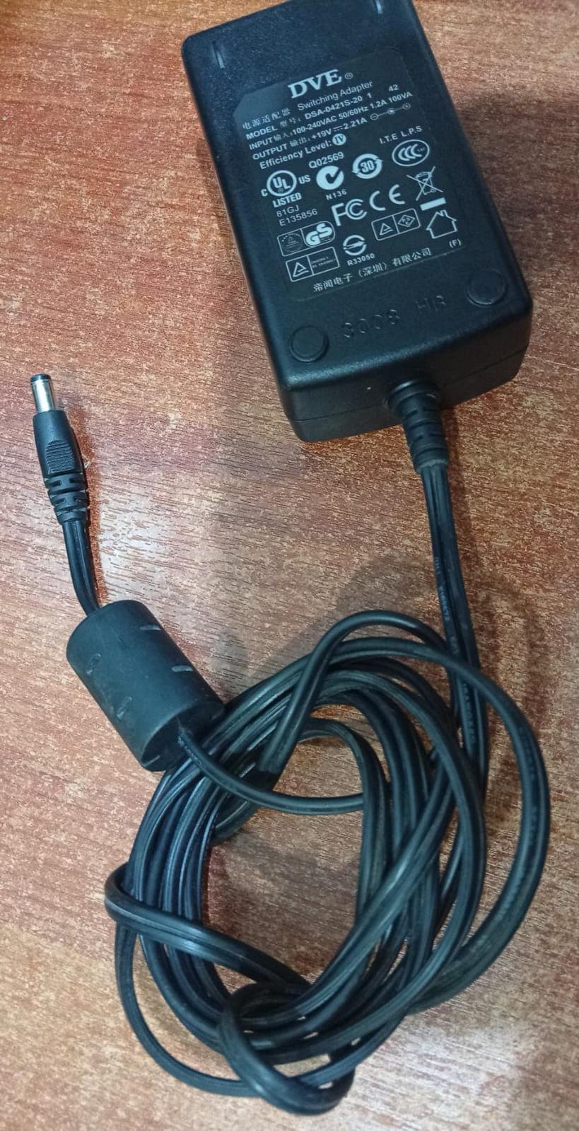 Adaptador de Corriente DVE 19V 2.21A | Modelo DSA-0421S-20 | Seminuevo — imagen 3