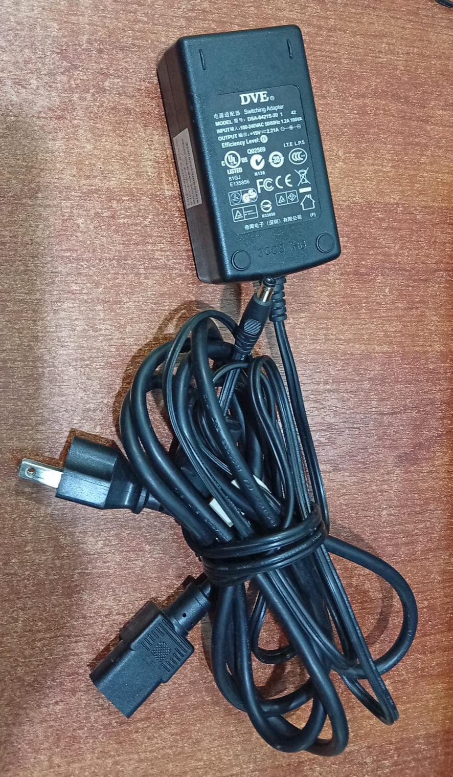 Adaptador de Corriente DVE 19V 2.21A | Modelo DSA-0421S-20 | Seminuevo — imagen 1