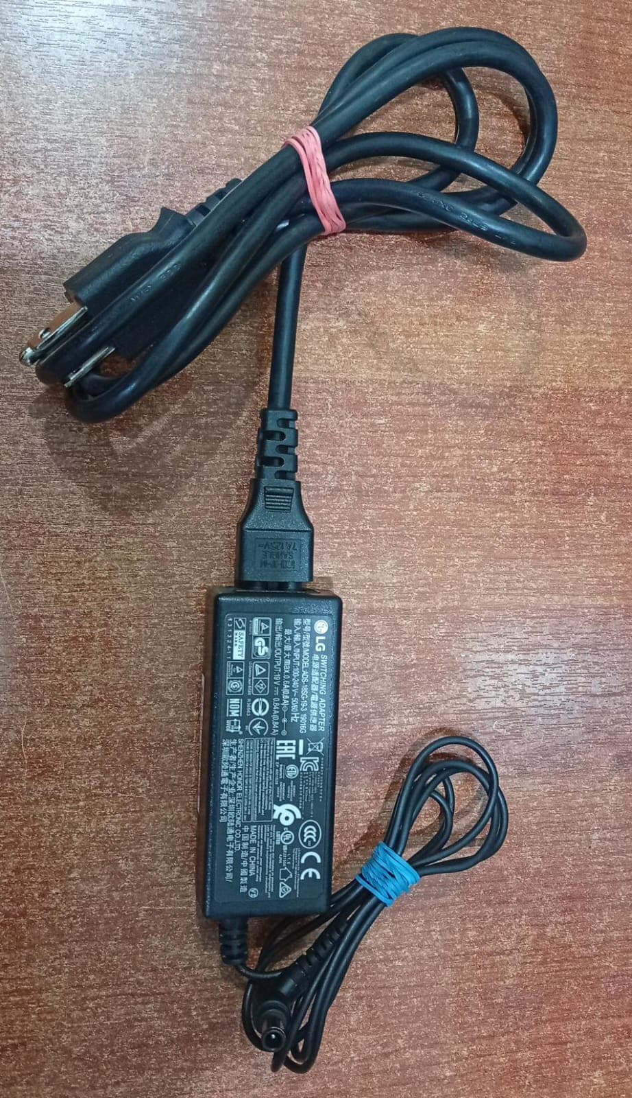 Adaptador de Corriente LG ADS‑18SG‑19‑3 19 V 0.84 A (Compatible Monitores LG) — imagen 1