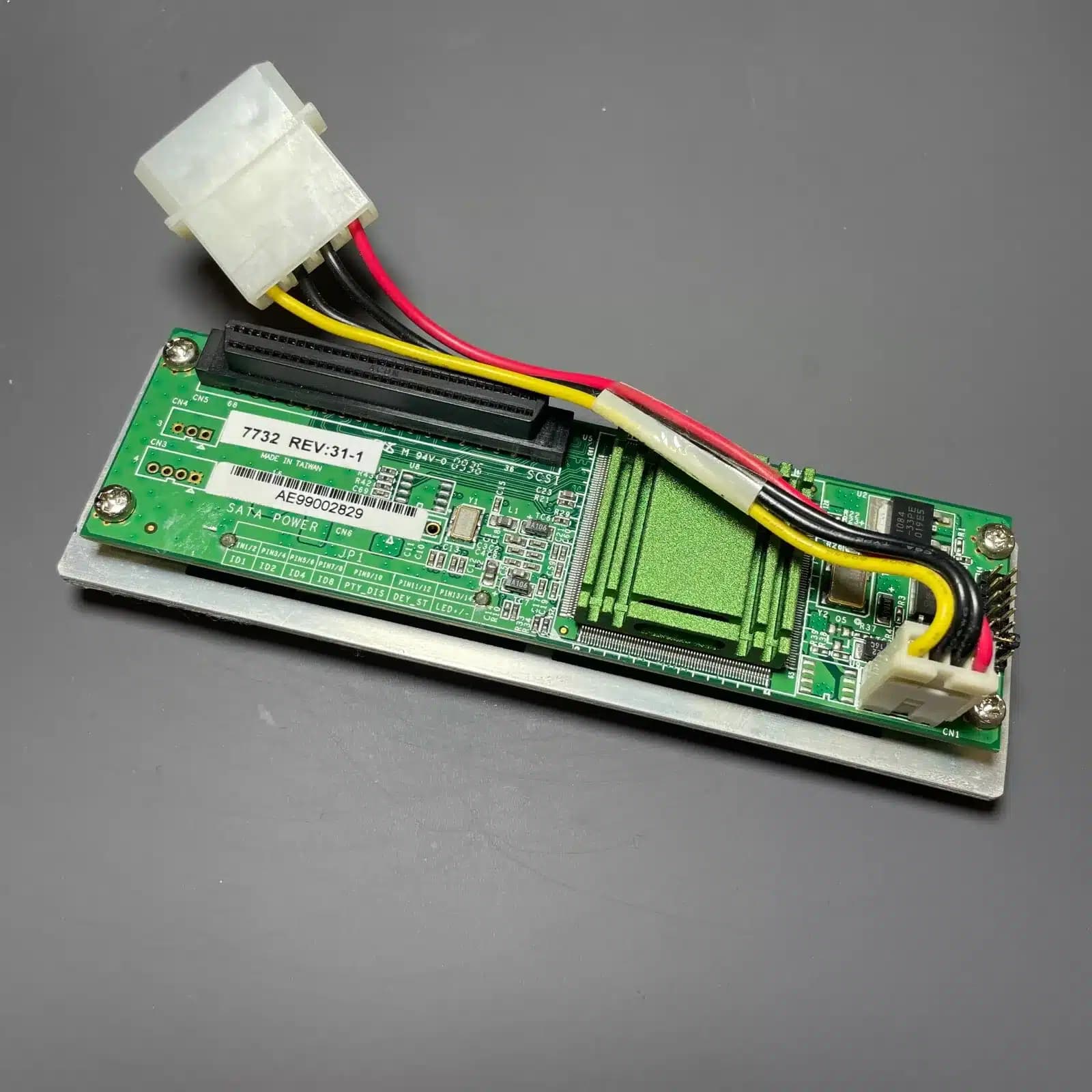 Adaptador de puente ACARD | AEC-7732 | Ultra SCSI a SATA | para SATA ODD — imagen 1
