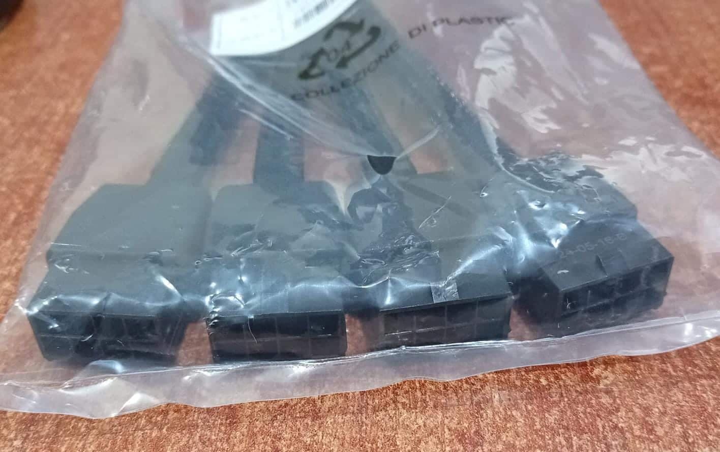 Cable Adaptador/Divisor GPU PSU 12 Pines Macho → 4 × 8 Pines Hembra – TAMAF01097 — imagen 3