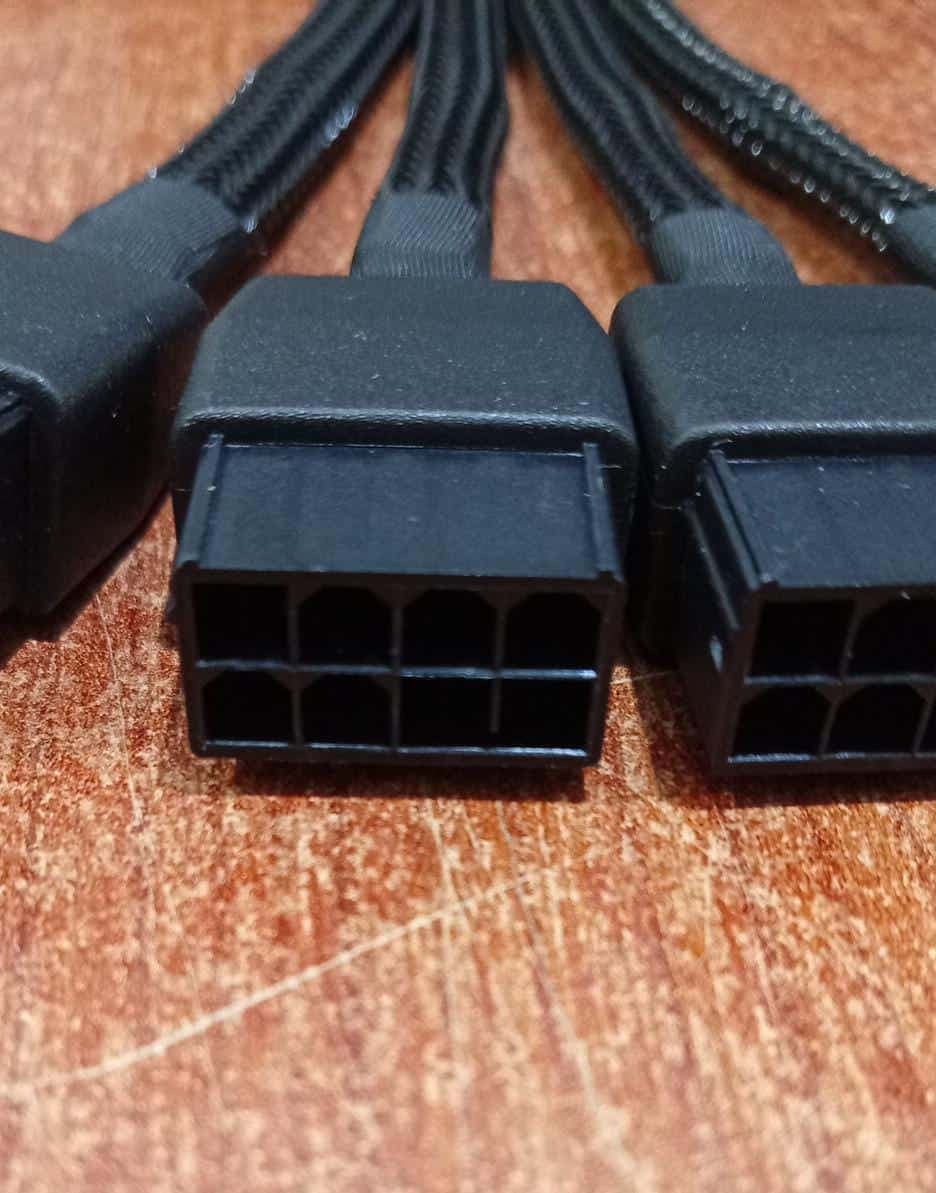 Cable Adaptador/Divisor GPU PSU 12 Pines Macho → 4 × 8 Pines Hembra – TAMAF01097 — imagen 7