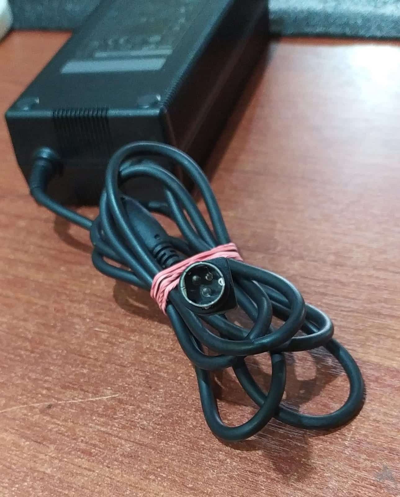 Adaptador Si Tech SAD09024-UV AD770 – 24V 3.75A – Conector DIN 3 pines – Seminuevo — imagen 4