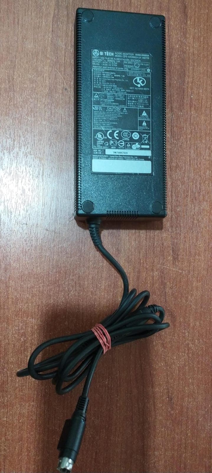 Adaptador Si Tech SAD09024-UV AD770 – 24V 3.75A – Conector DIN 3 pines – Seminuevo — imagen 1