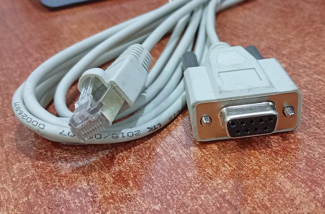 Cable Consola Serial Huawei 04040838 DB9 a RJ45 3m – Seminuevo — imagen 2