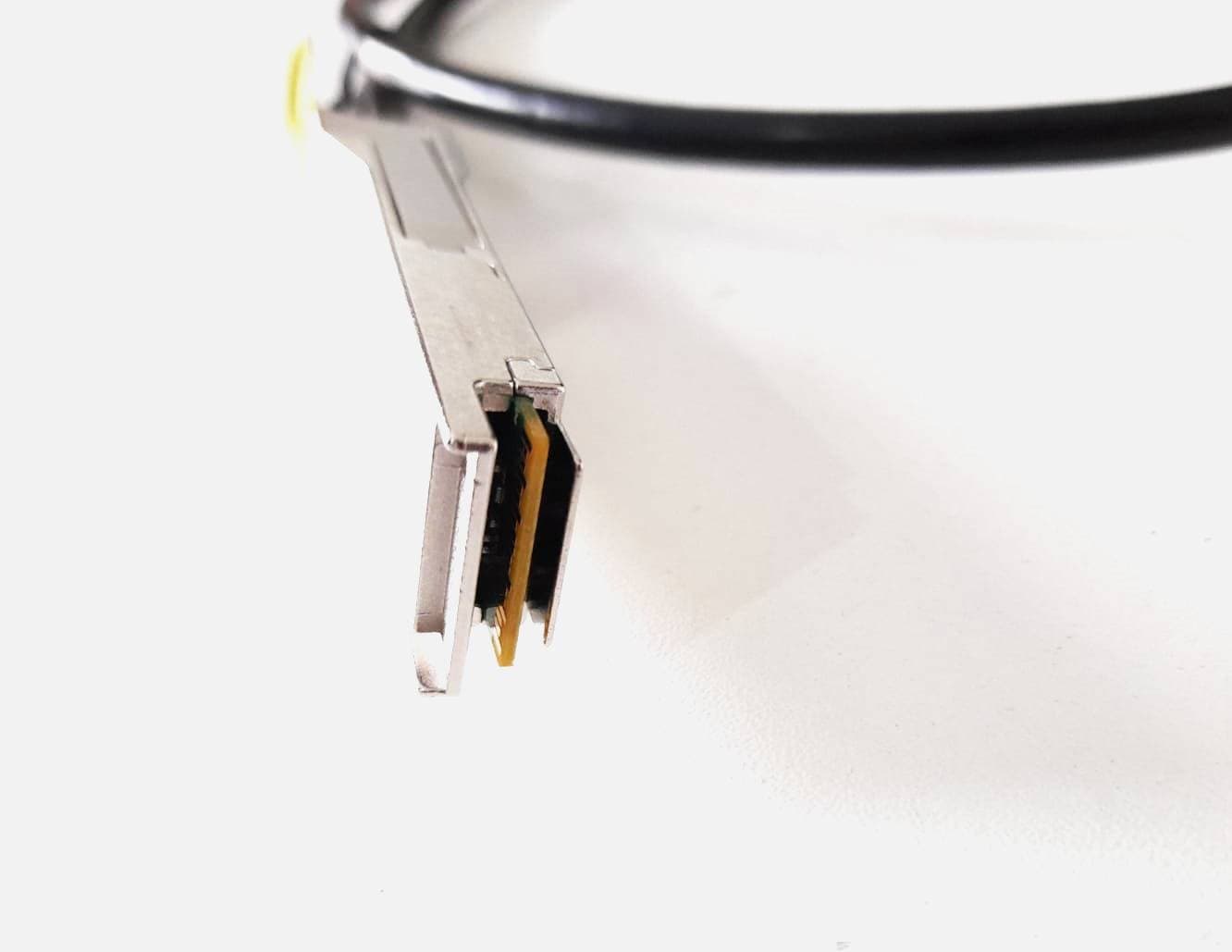 CABLE DE FIBRA ÓPTICA COBRE PASIVO CONEXIÓN DIRECTA QSFP+ 40G 02310MUG-HUAWEI — imagen 2