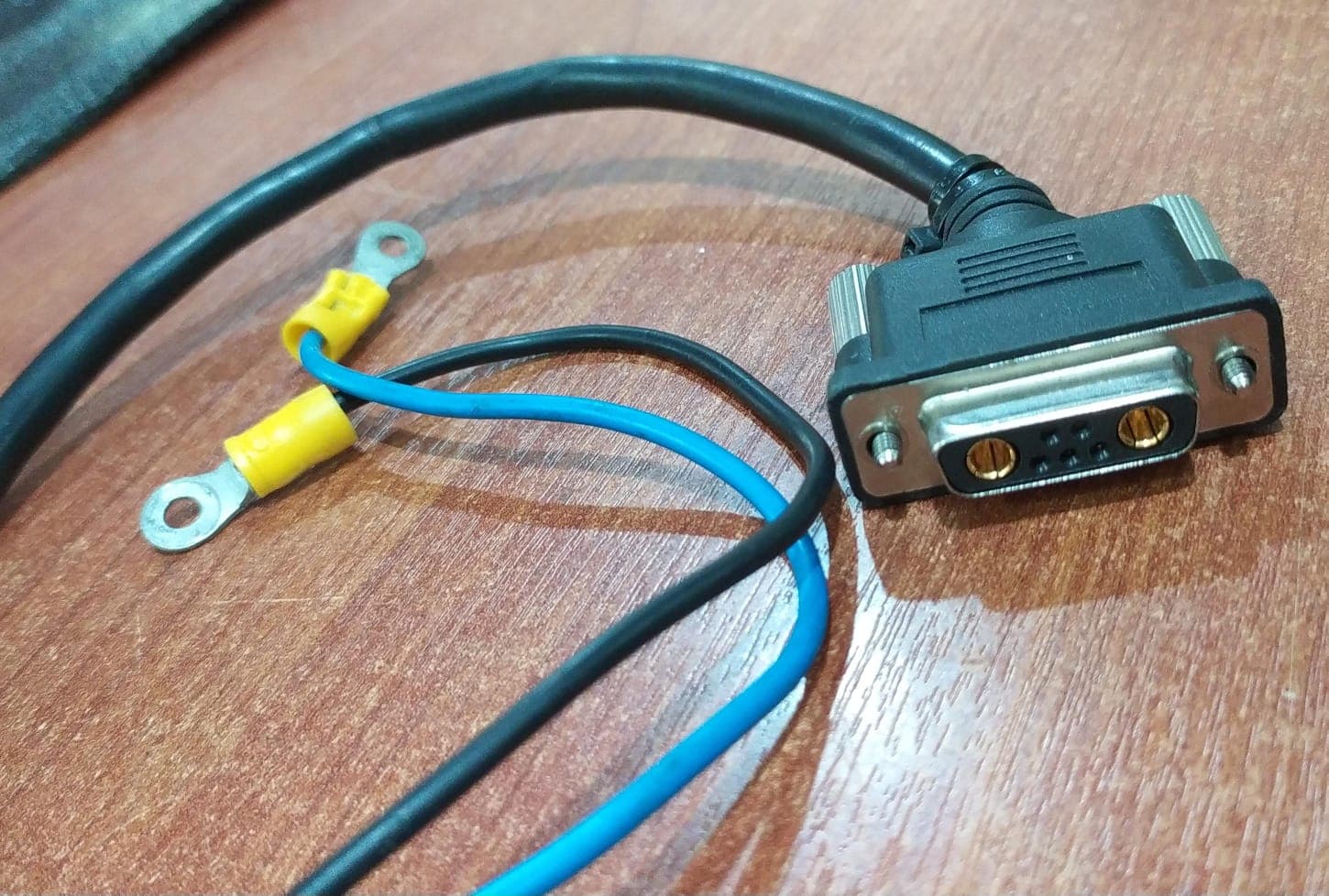 Cable ZTE BBU 8200/8300 – 48 V DC – DB-4W2 Hembra – 5 pines – 40 cm — imagen 2