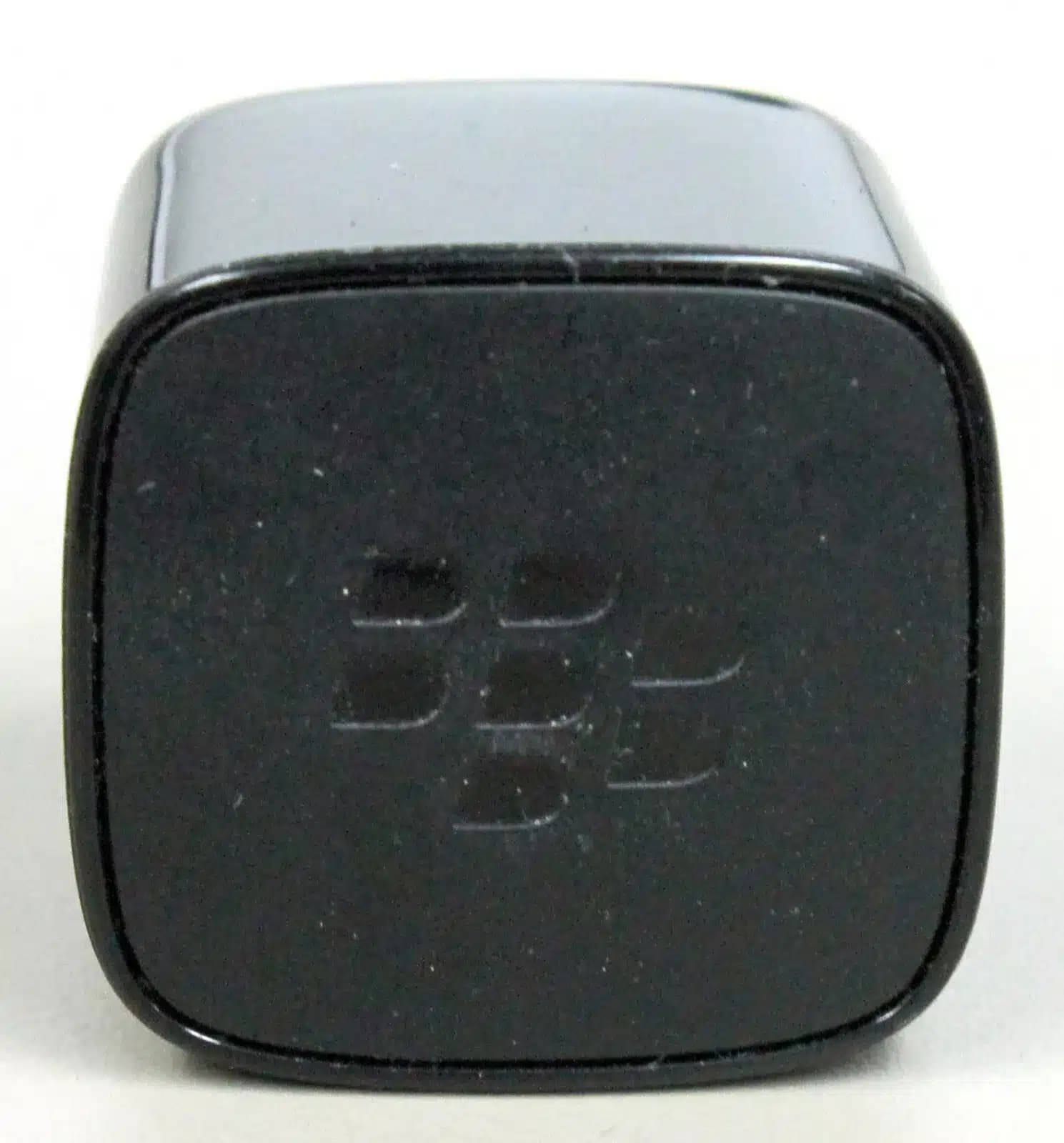 Caja de 100 unidades de Cargador | Adaptador de Celular | BlackBerry HDW-24481-001| 100V 240V 750mA — imagen 2