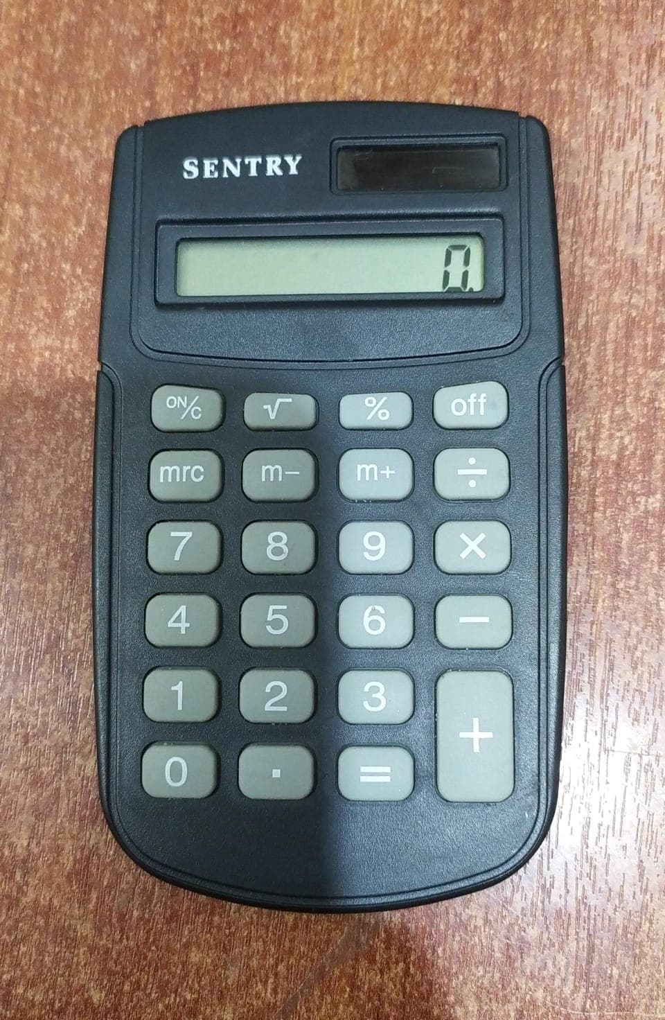 Calculadora portátil Sentry dual‑power (solar + AG10), 8 dígitos – usada perfecto estado — imagen 1