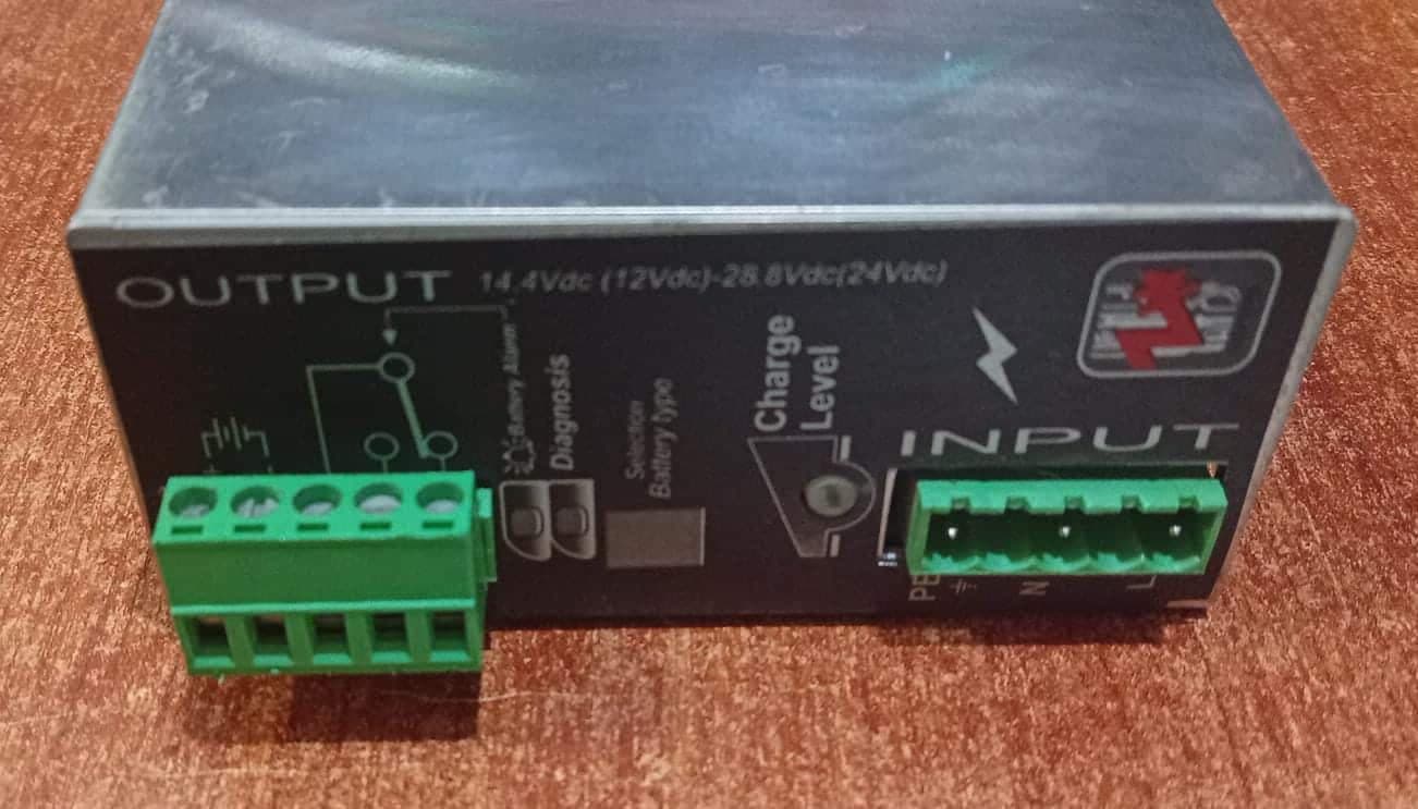 Cargador Automático de Baterías Tecnoelettra Srl – 12 V / 24 V (Industrial / DIN Rail) — imagen 3