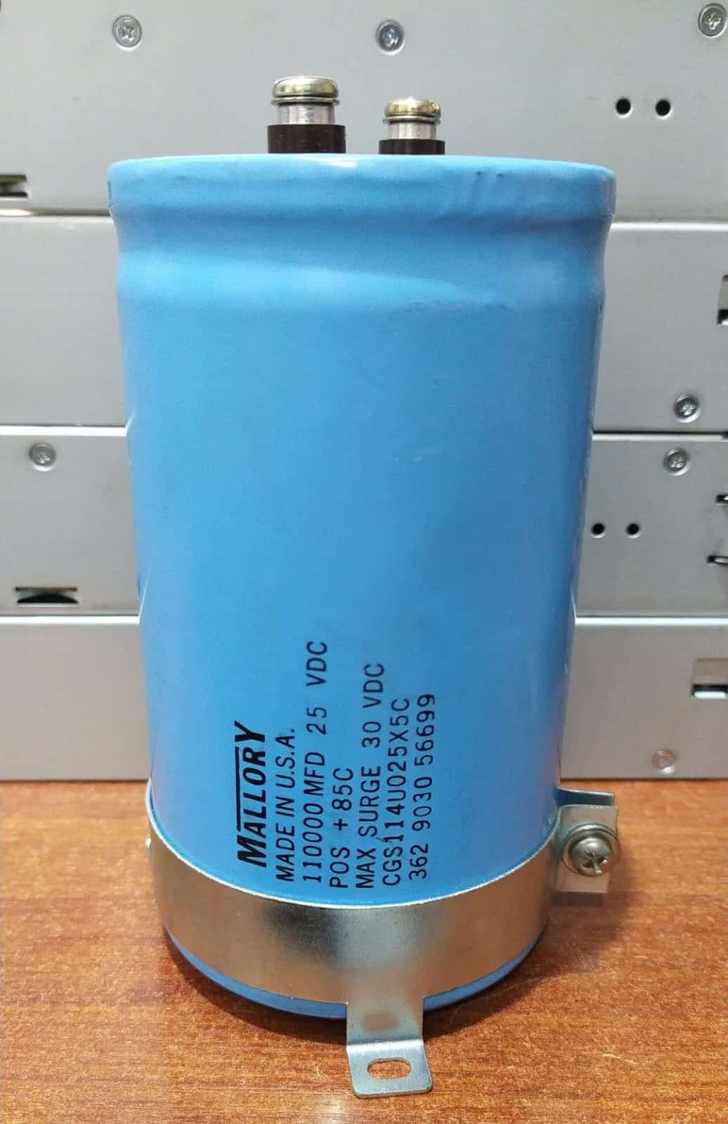 Condensador Electrolítico Mallory CGS114U025X5C 110,000 µF 25 VDC Terminal de Tornillo — imagen 1