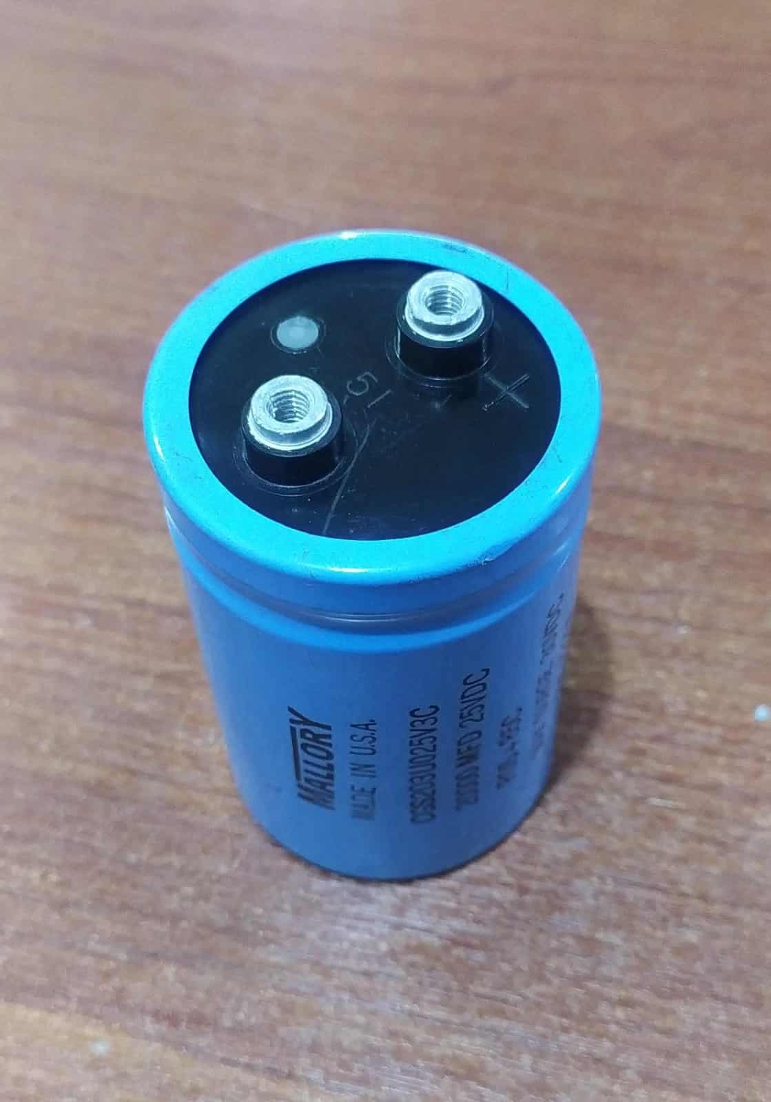 Condensador Electrolítico Mallory CGS203U025V3C 20000uF 25VDC positivo +85°C Máxima Sobrecarga30VDC — imagen 1