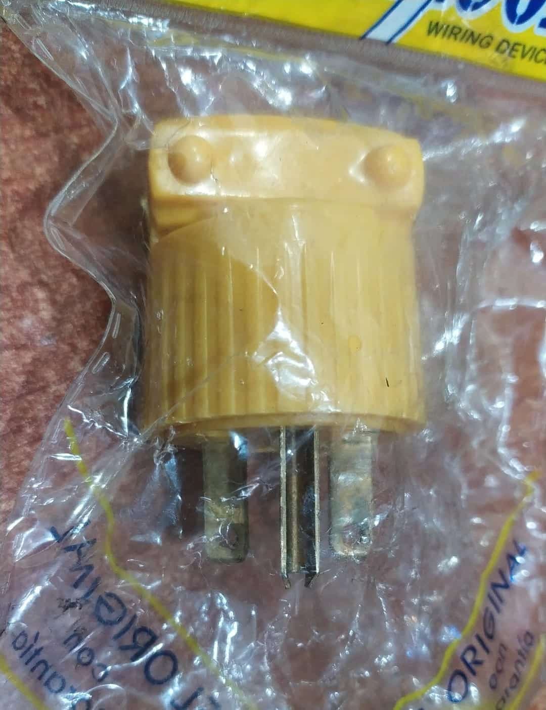 Conector macho 15A 250V USA Falcon / Industrial en vinilo — imagen 1