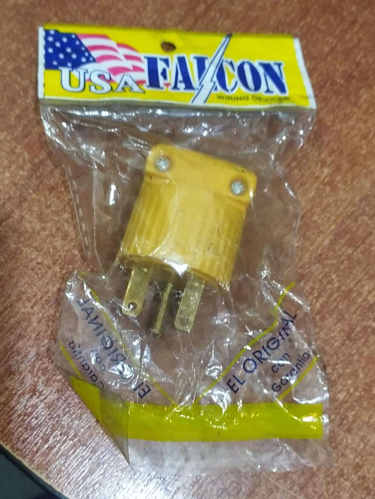 Conector macho 15A 250V USA Falcon / Industrial en vinilo — imagen 2