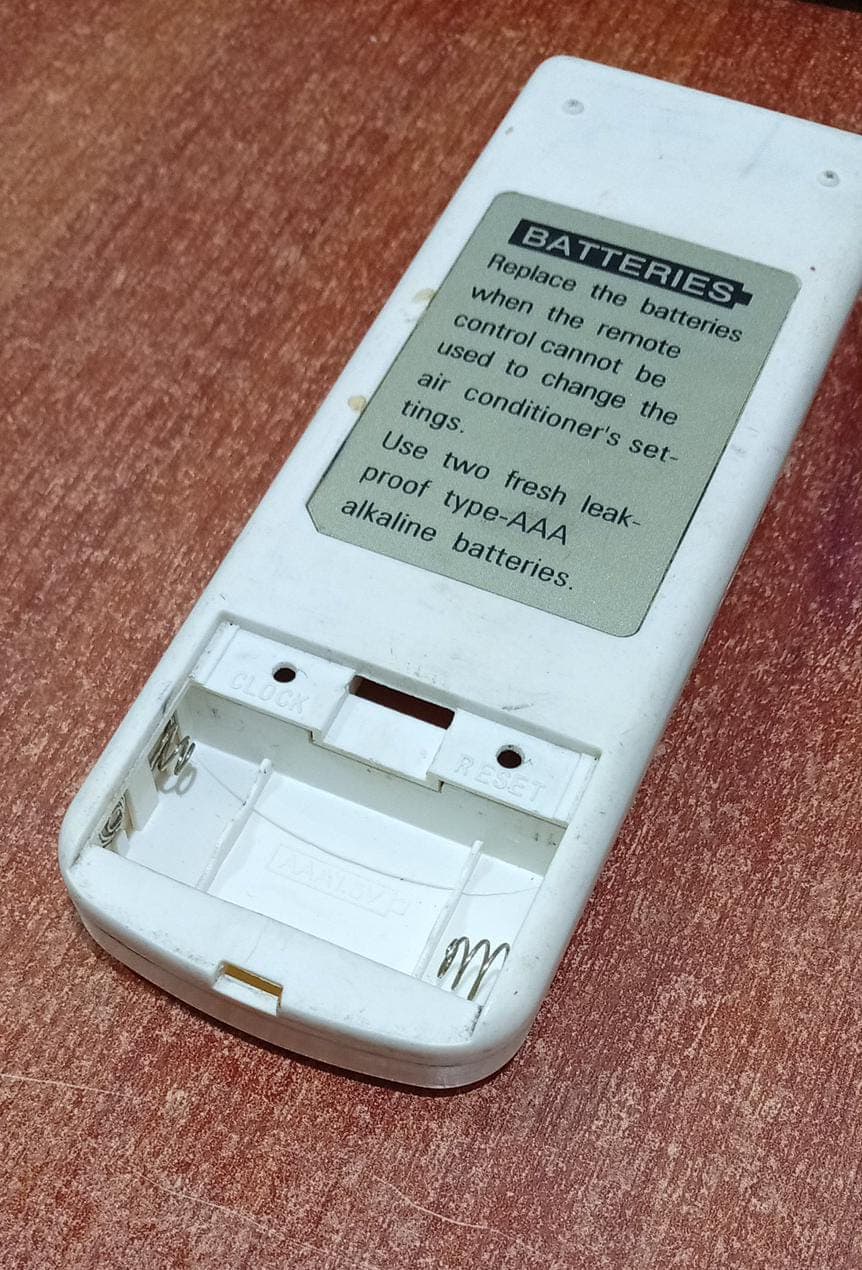 Control remoto aire acondicionado GENÉRICO BY‑7631 (usado, sin tapa baterías) — imagen 3