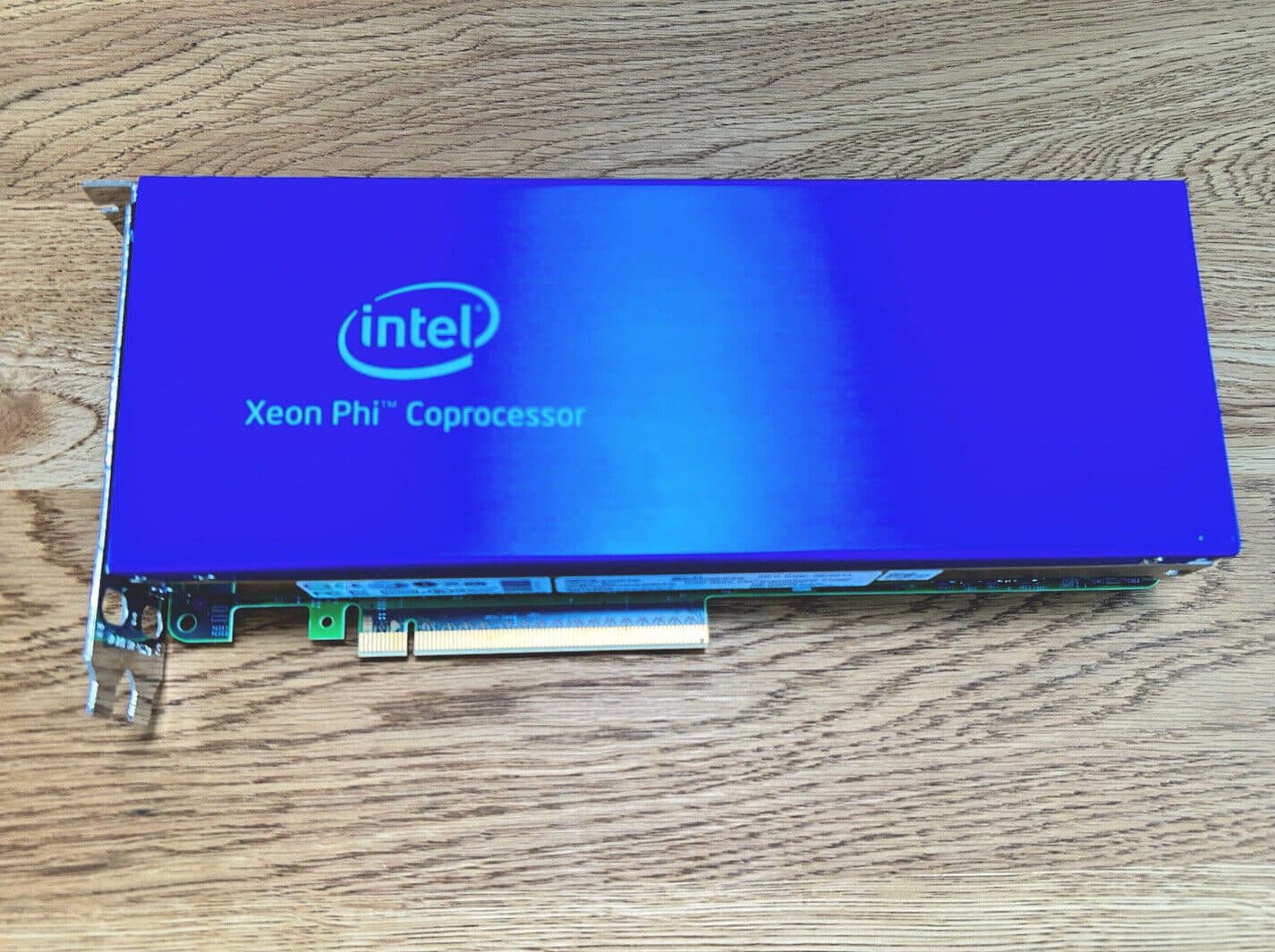 Coprocesador Intel® Xeon Phi™ 7120P (16 GB - 1.238 GHz - 61 núcleos) | SIN CAJA | SEMINUEVO — imagen 4