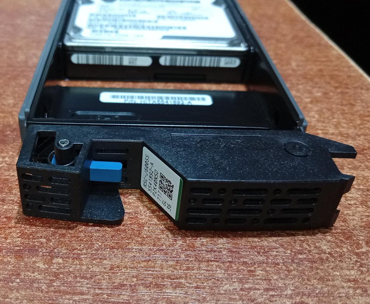 Disco Duro SAS HGST Hitachi HUC106060CSS600 600GB 10K 2.5" Servidor Nuevo — imagen 4