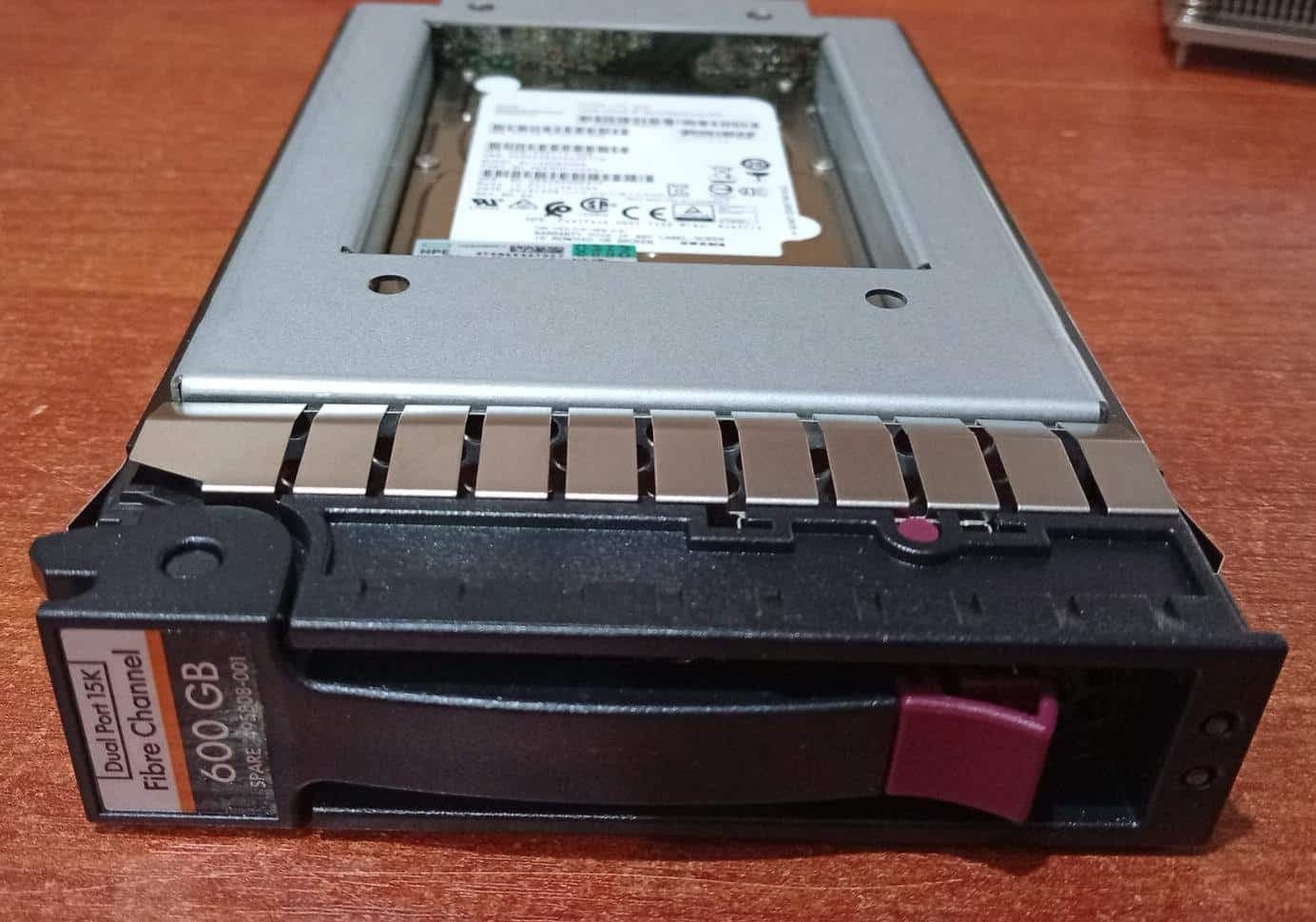 Disco Duro Servidor HP 600GB 15K RPM SAS 3.5” AL14SXB60EN / BF000600JWHPN con Caddy — imagen 3