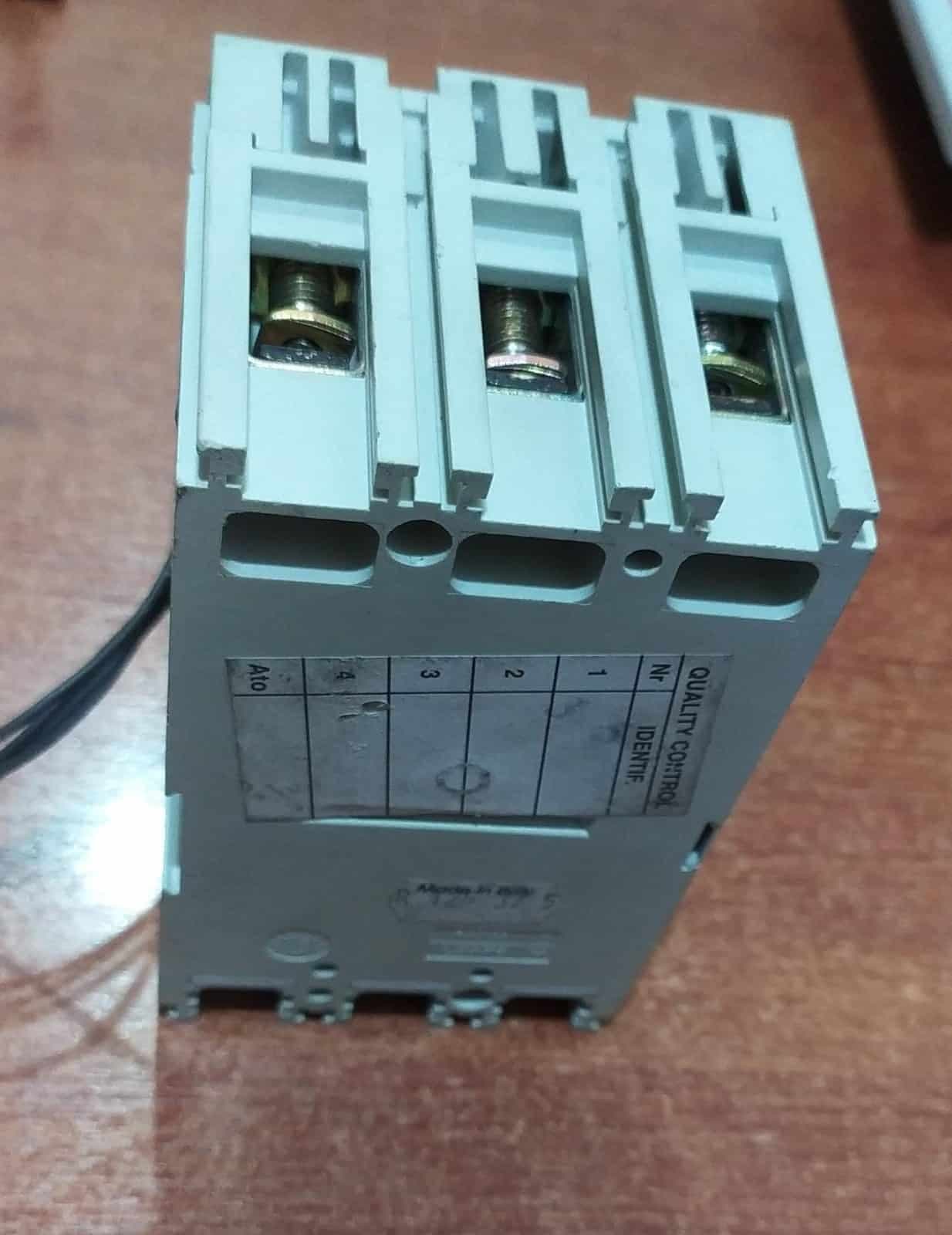 Disyuntor ABB T1B160 125 A / 160 A Tmax – IEC 60947‑2 – Seminuevo — imagen 3