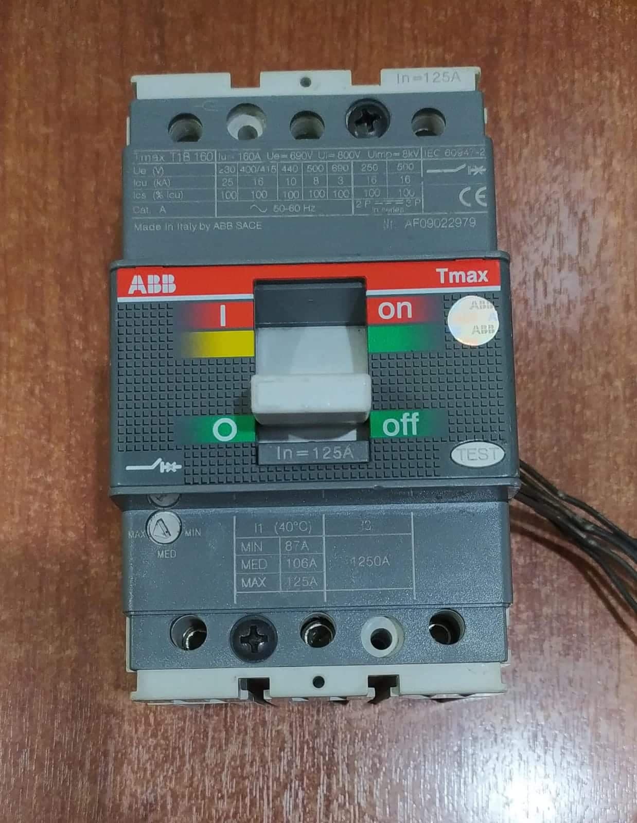 Disyuntor ABB T1B160 125 A / 160 A Tmax – IEC 60947‑2 – Seminuevo — imagen 1