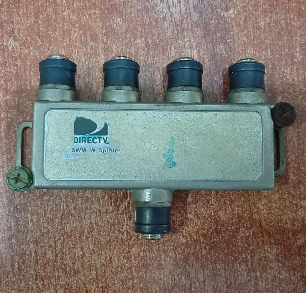Divisor SWM 4‑Vías Banda Ancha para Señal Satelital – Conector Coaxial — imagen 1