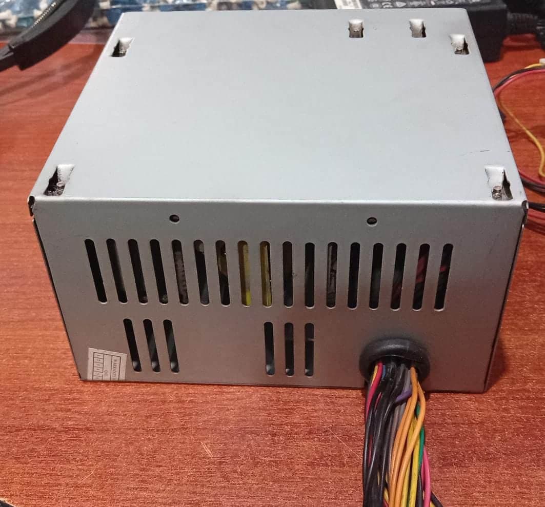 Fuente de Poder ATX HURRICANE DUAL-600W Modelo 300XA ATX 2.03 (P4) — imagen 4