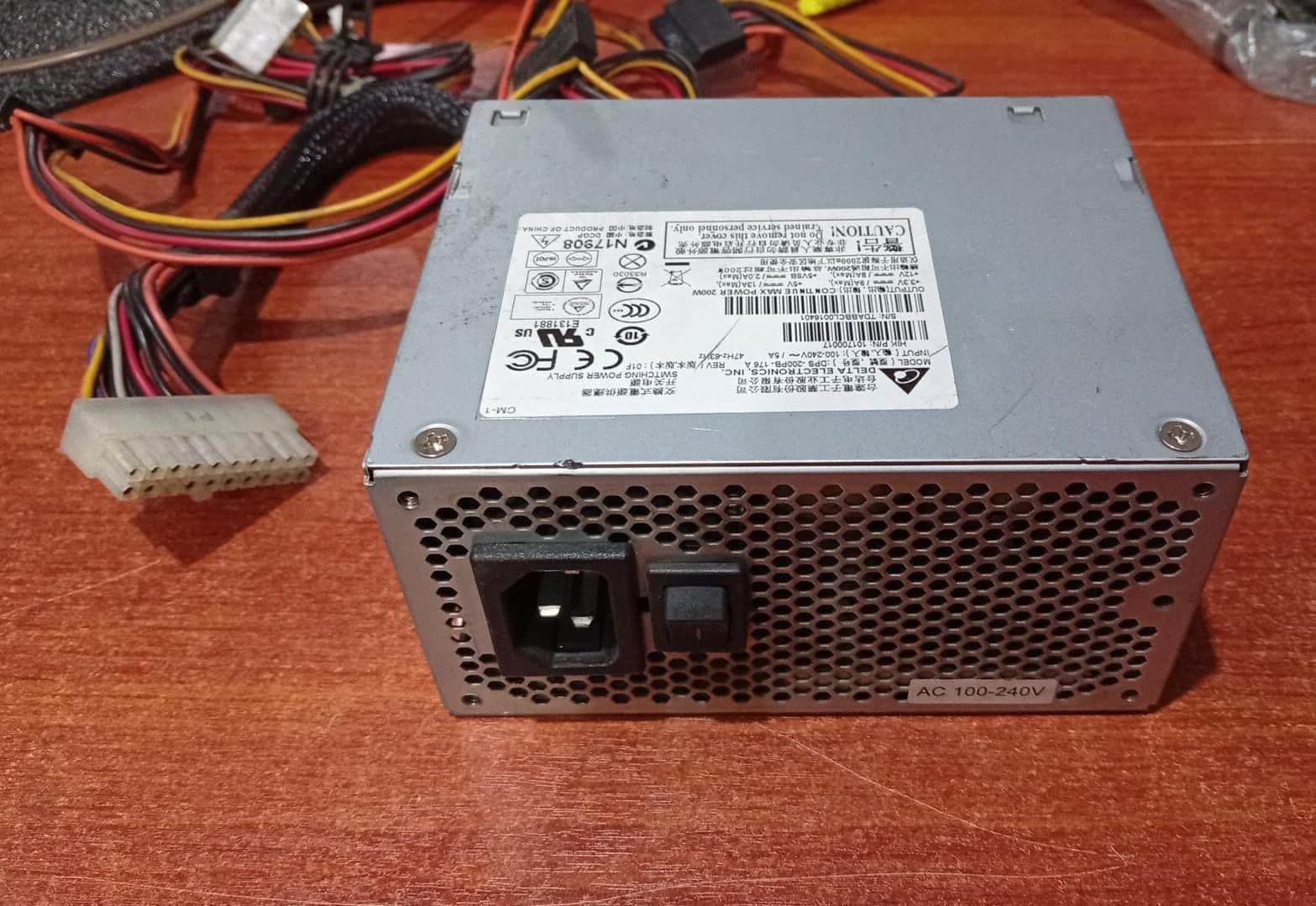 Fuente de poder conmutada Delta Electronics DPS‑200PB‑176 A 200 W usada — imagen 2