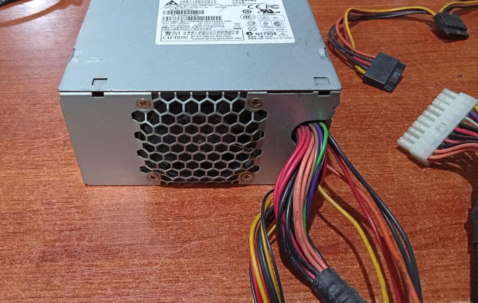 Fuente de poder conmutada Delta Electronics DPS‑200PB‑176 A 200 W usada — imagen 3