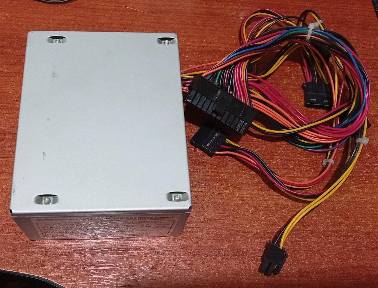 Fuente de Poder SpeedMind MICRO ATX 650W P4 ATX 24 Pin + 4 Pin CPU — imagen 3