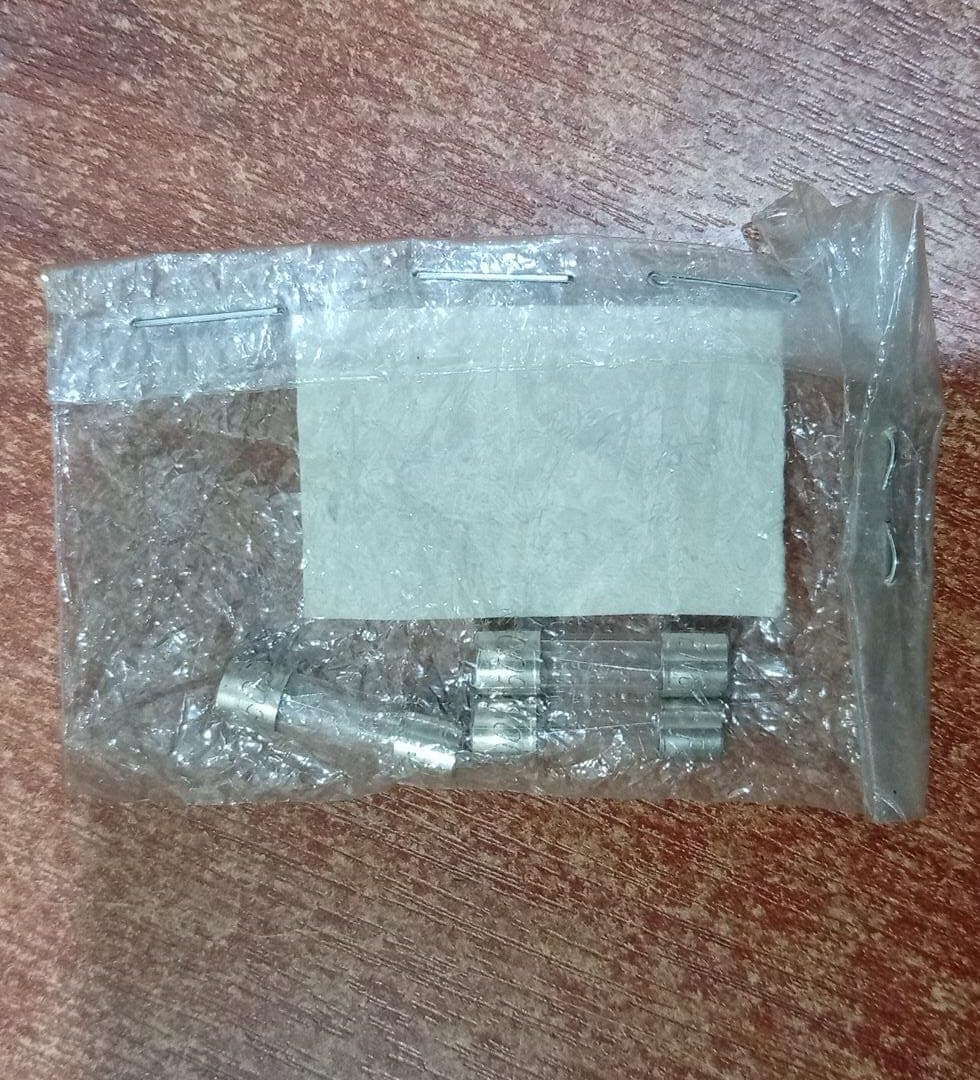 Fusible Pequeño 5A P/N 103931 Protección 25V/250V (3 unidades) — imagen 2