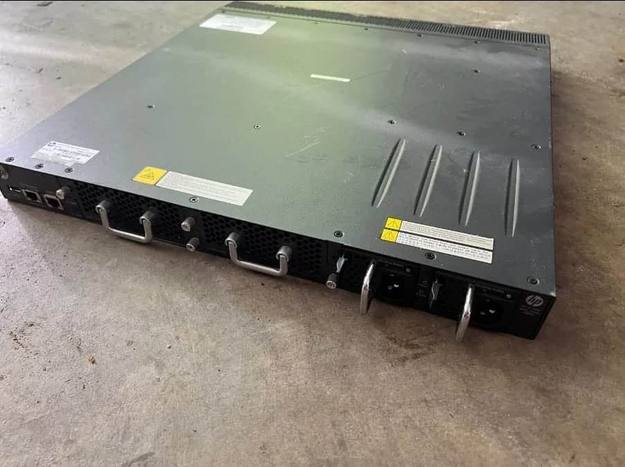 HP FlexFabric 5700 | switch | -48G-4XG-2QSFP+ JG894A Switch w/2x PSU — imagen 3