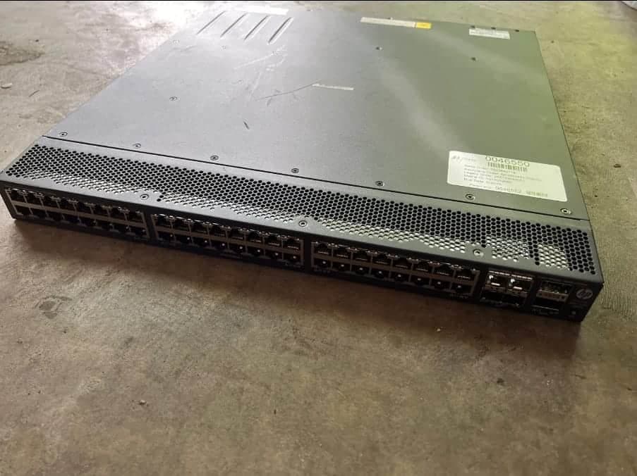 HP FlexFabric 5700 | switch | -48G-4XG-2QSFP+ JG894A Switch w/2x PSU — imagen 2