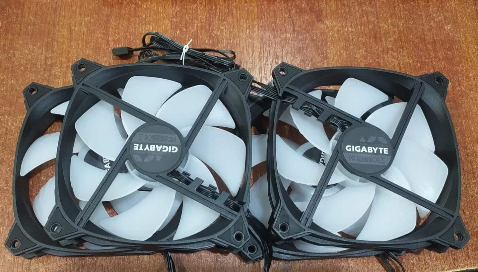 Kit 4 Ventiladores GIGABYTE 120mm RGB + Controladora GYPCB-18022B-2 – Serie Gaming – Para PC — imagen 4