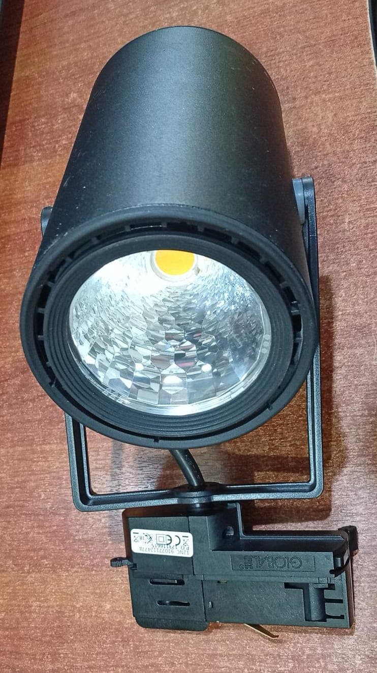 Luminaria LED para riel Philips ST320T LED27S/PW930 27W con adaptador Global Trac usada — imagen 1