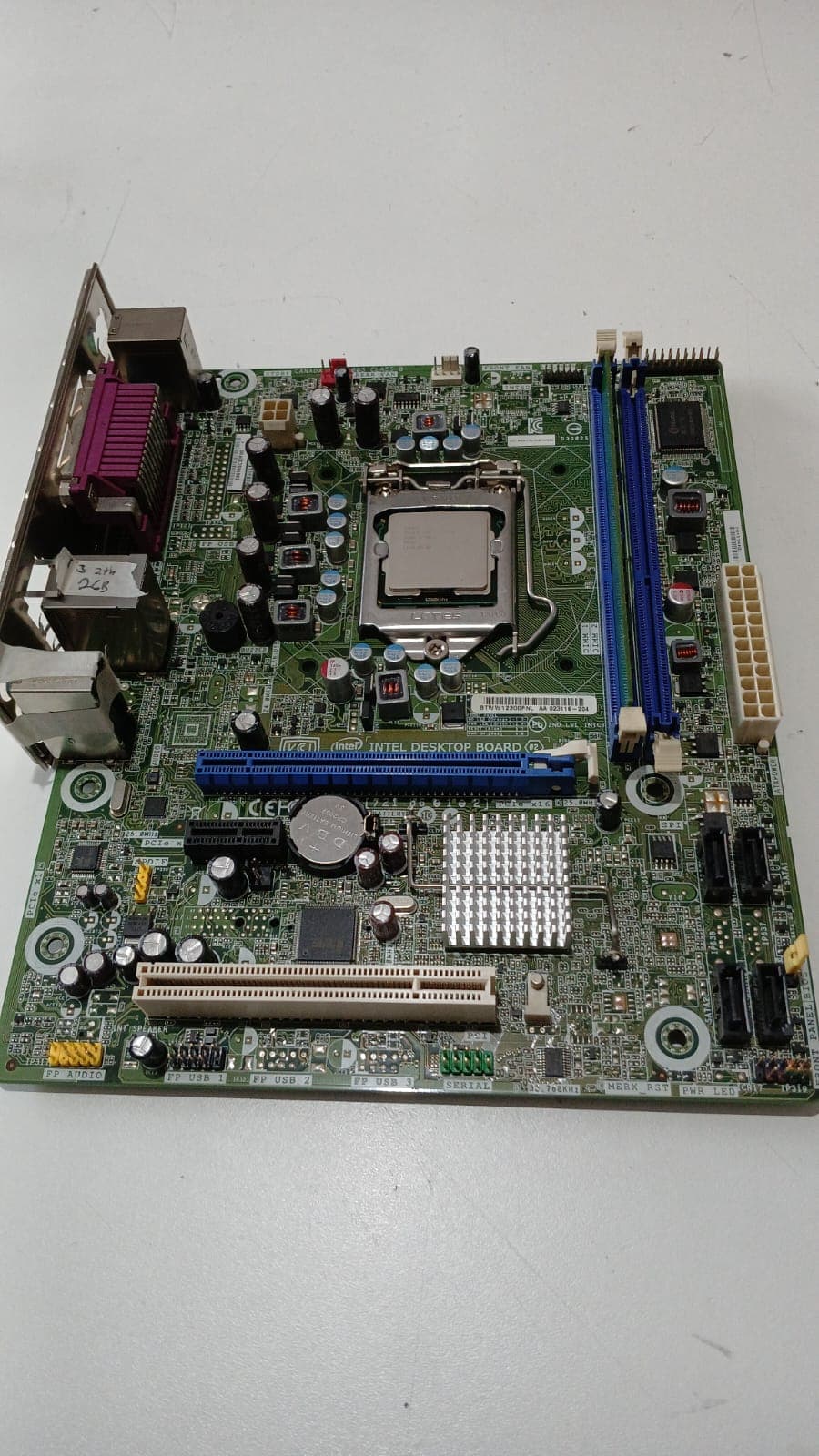 MAINBOARD INTEL DH61WW-B3 + PROCESADOR INTEL CORE I3 2DA GEN + 2GB RAM DDR3 — imagen 1