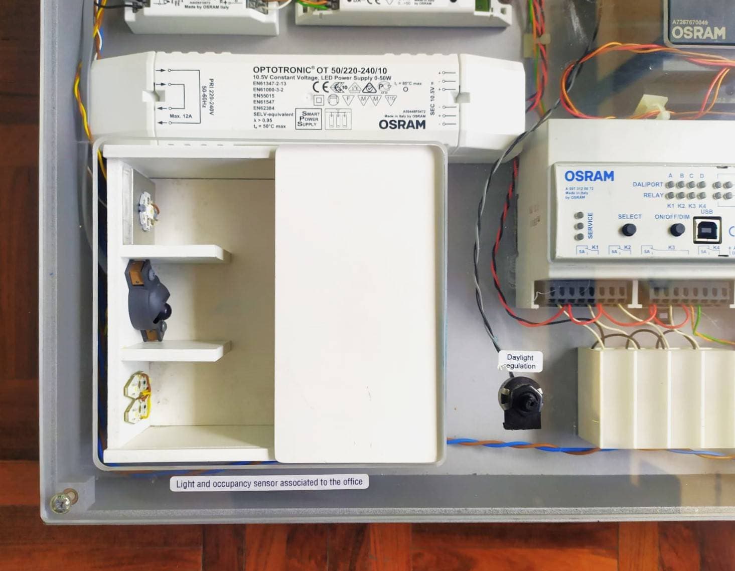 MAQUETA PARA PROYECTO DE INSTALACIÓN ELÉCTRICA INTELIGENTE — imagen 9