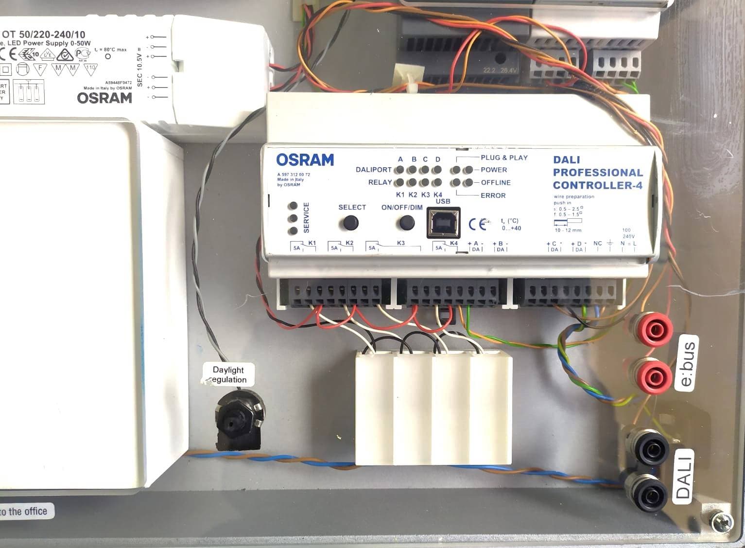 MAQUETA PARA PROYECTO DE INSTALACIÓN ELÉCTRICA INTELIGENTE — imagen 6