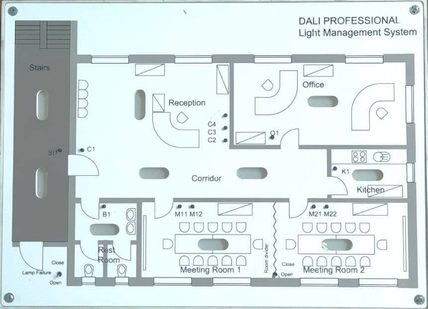 MAQUETA PARA PROYECTO DE INSTALACIÓN ELÉCTRICA INTELIGENTE — imagen 1
