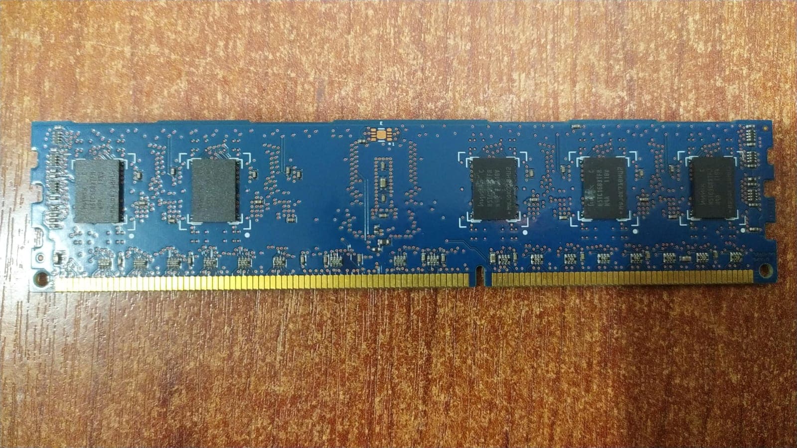 Memoria RAM Hynix HMT112R7TFR8A‑H9 1GB PC3L‑10600R (Seminueva) — imagen 2