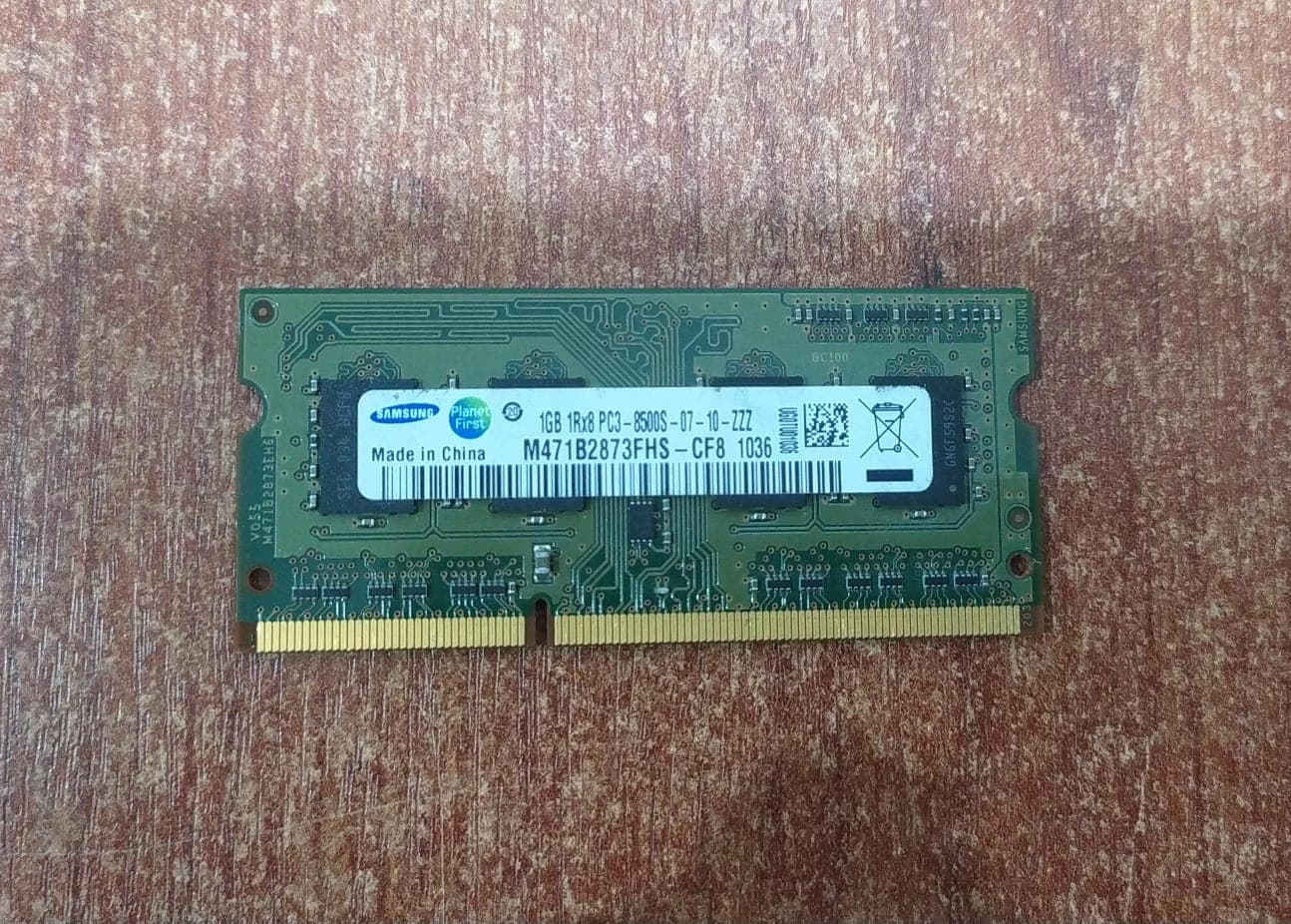 Memoria RAM Samsung M471B2873FHS‑CF8 1 GB DDR3‑1066 (PC3‑8500S) — imagen 1