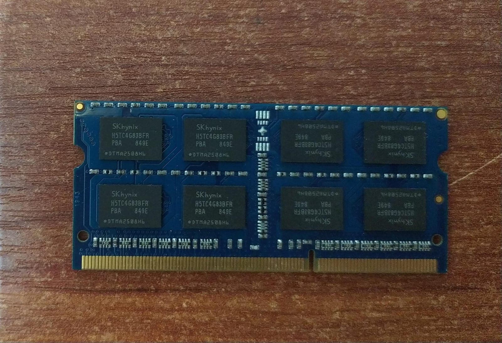 Memoria RAM SK hynix H5TC4G63BFR 8GB DDR3 1600MHz SODIMM para laptops — imagen 2