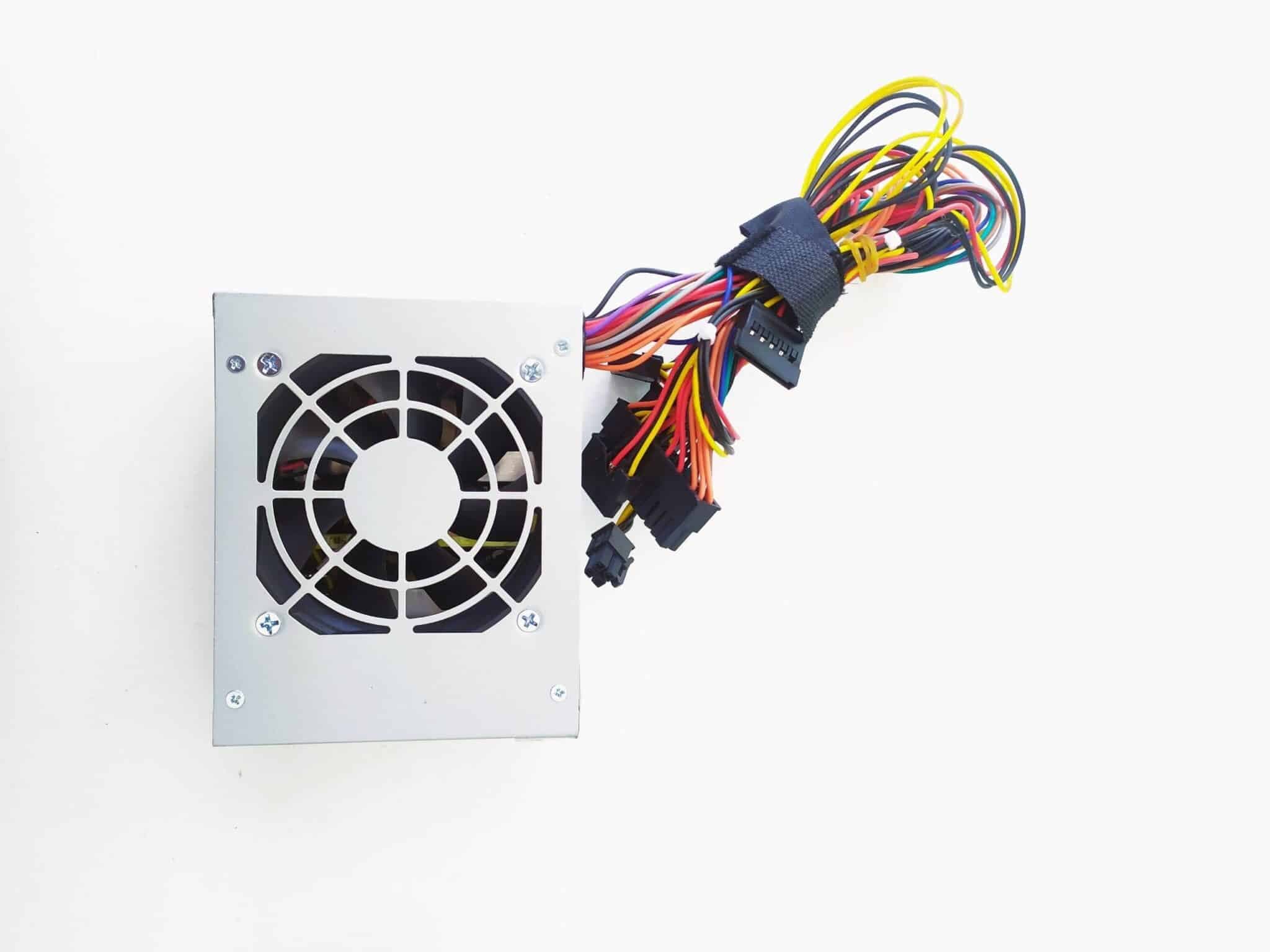MINI FUENTE DE PODER SLIM QUASAD SFX-600W SEMINUEVA — imagen 5