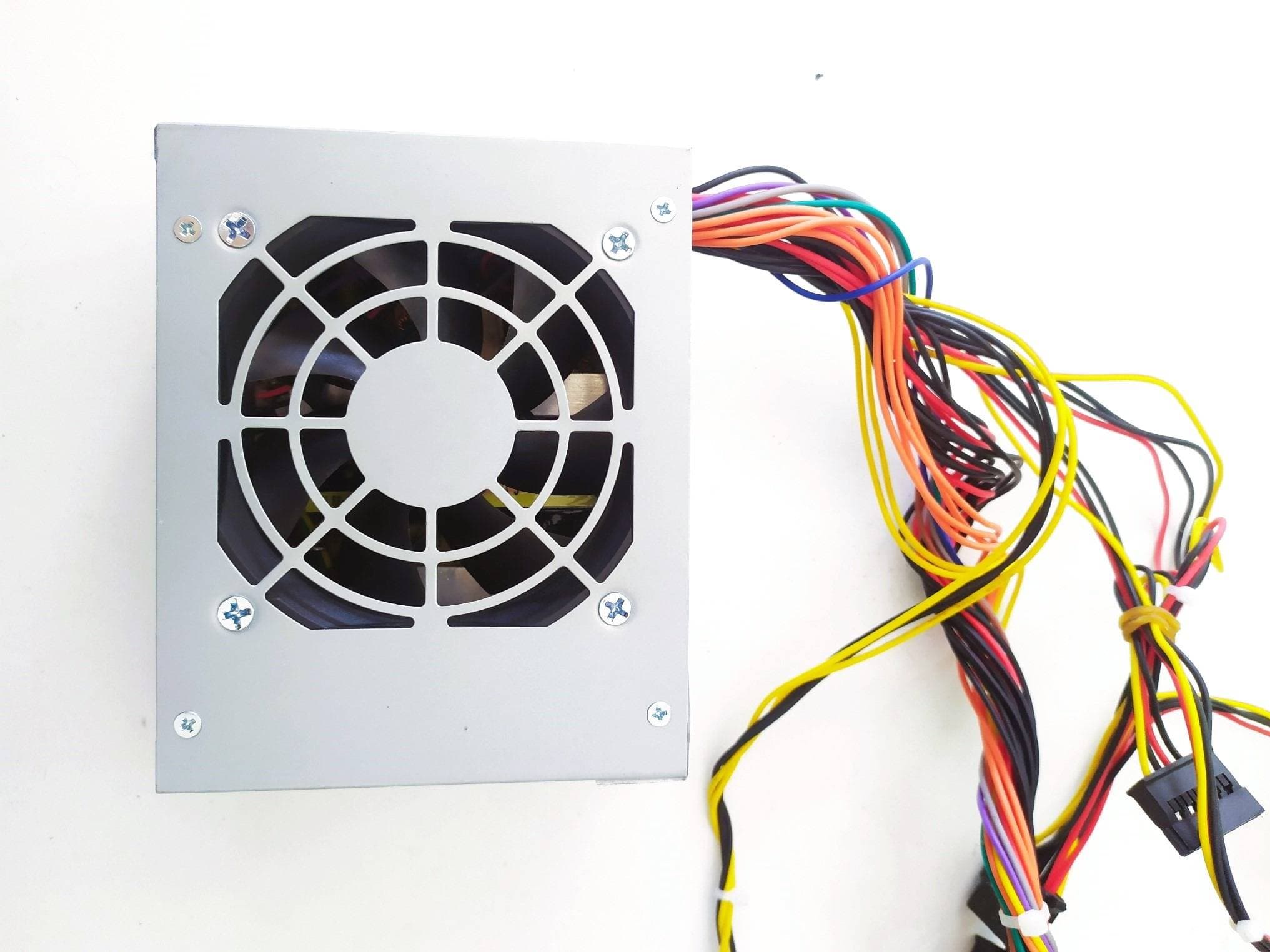 MINI FUENTE DE PODER SLIM QUASAD SFX-600W SEMINUEVA — imagen 2