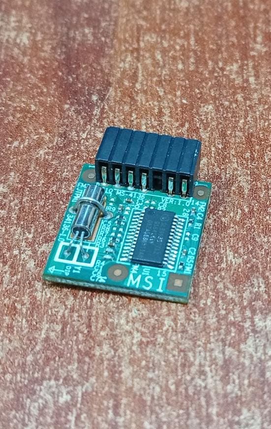 Módulo TPM “APCB M3 / D33008 / E230435” — Seminuevo para placa madre — imagen 1