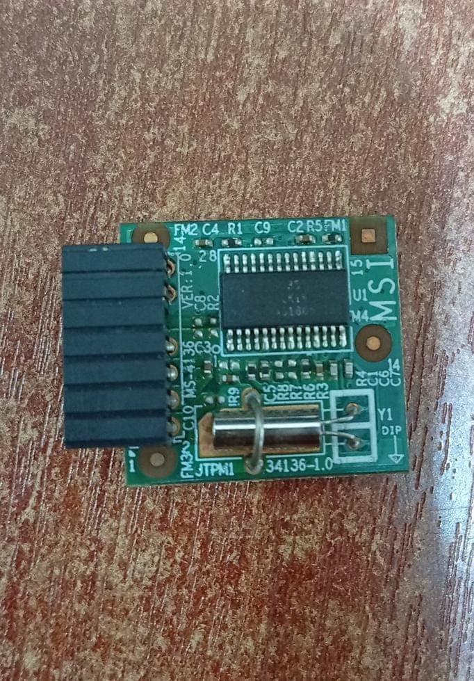 Módulo TPM “APCB M3 / D33008 / E230435” — Seminuevo para placa madre — imagen 2