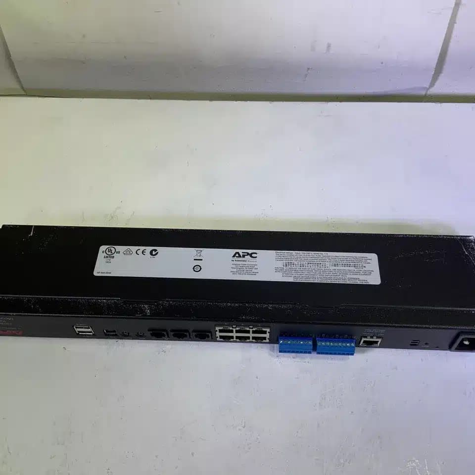 Monitor en rack NetBotz 450 NBRK0450 - NG N6B de APC | De uso — imagen 4